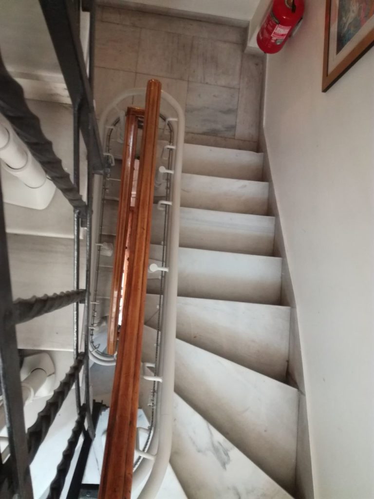 Ο ανελκυστήρας σκάλας Solus 260 της Stanah, στην Πρεσβεία της Βρετανίας!